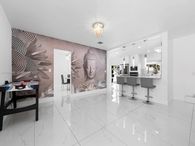 Building Photo - 6951 Miami Lakeway S