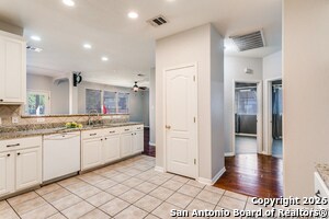 Building Photo - 407 Neches Branch