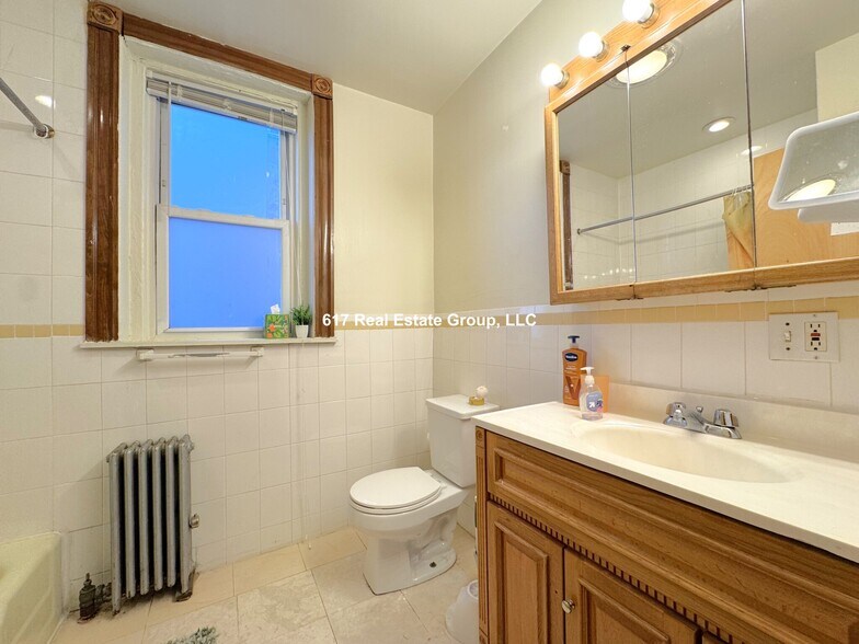 Building Photo - 21 Gibbs St