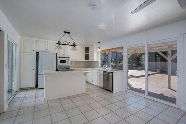Building Photo - Beautiful 4B/2BA Home in Rancho Bernardo for Lease!