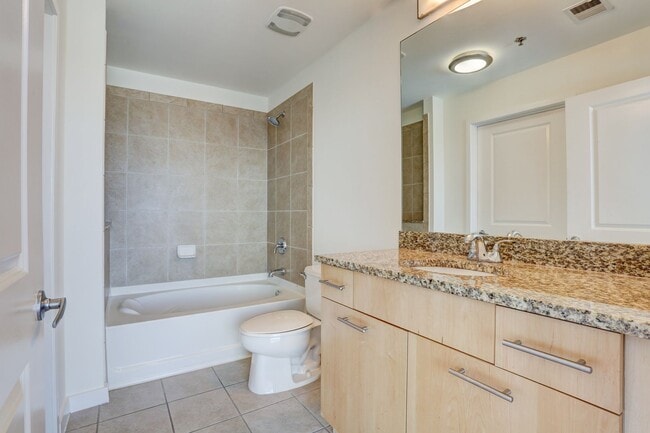 Building Photo - Gorgeous Two Bedroom Condo with Stunning V...