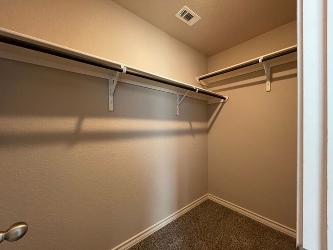 Building Photo - Town home for rent