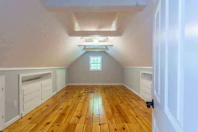 Building Photo - Charming Country Colonial on Cul-de-Sac, 4...