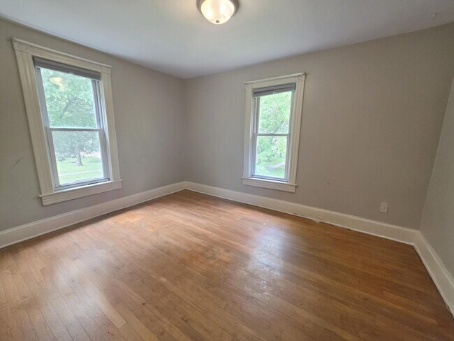 Building Photo - Bright 1 Bedroom Upper Unit Near UWEC, Water Street & Mayo Clinic – Available August 1st