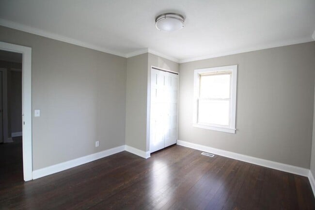 Building Photo - 226 W 81st St