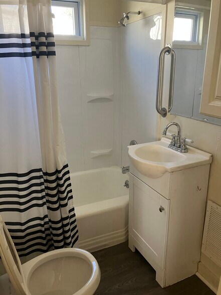 Bath - 215 N Railroad Ave