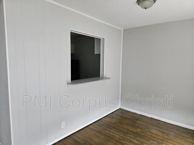 Building Photo - 3253 S Staples St