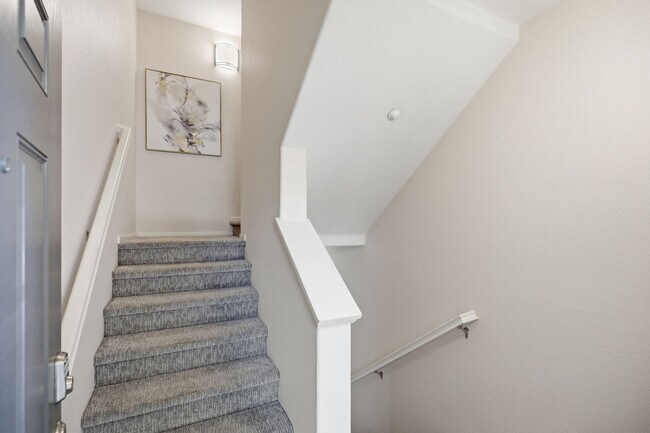Building Photo - Point Loma, "The Bay" 2 bed 2 Bath Townhome now available! Amazing amenities, don't miss out