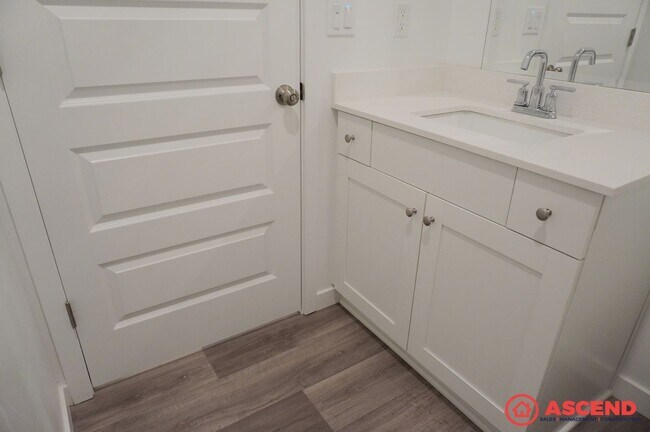 Building Photo - 8206 Wandesford Dr