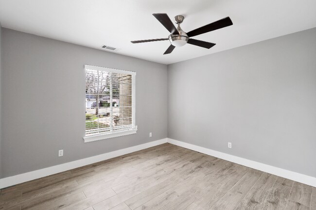 Building Photo - 3451 Woodbury Dr