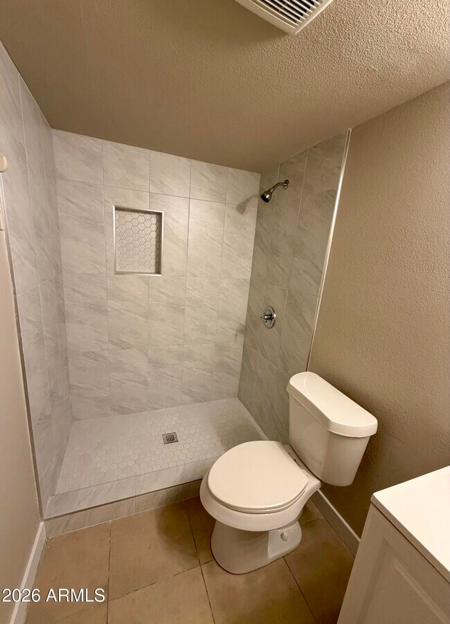 Building Photo - 11446 N 33rd Ave