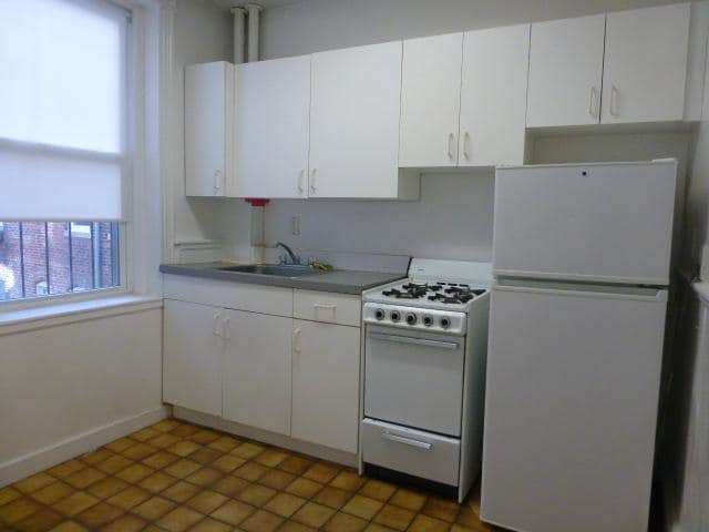 Building Photo - 120 Warren St