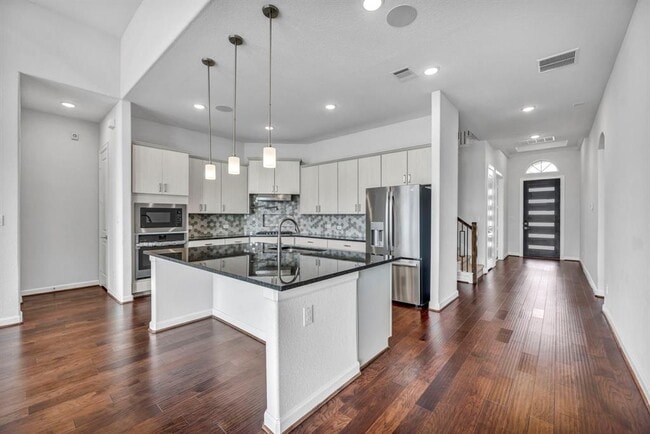 Building Photo - 252 Sabino Dr