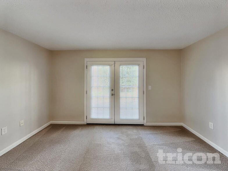 Building Photo - 547 Horseshoe Cir