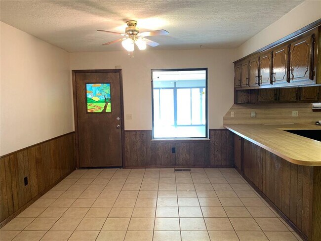 Building Photo - 518 Garland Ct