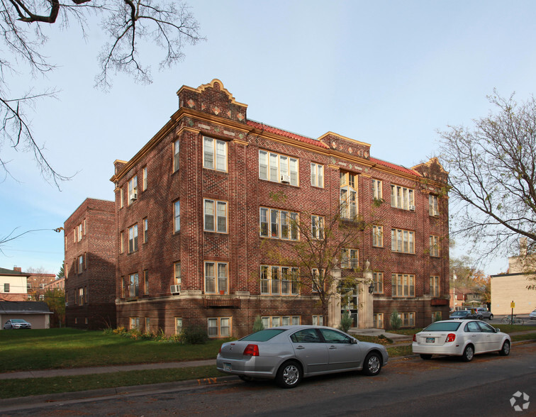 Primary Photo - Ellis and Louise Apartments