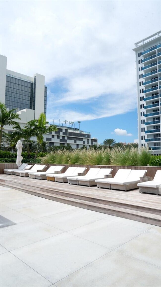 Building Photo - 2301 Collins Ave