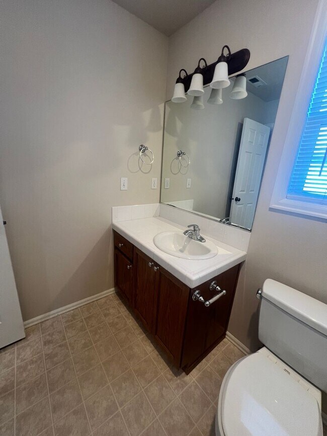 Building Photo - 863 SE Bayshore Cir