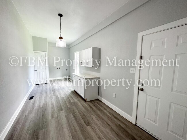 Building Photo - 518 N 26th St