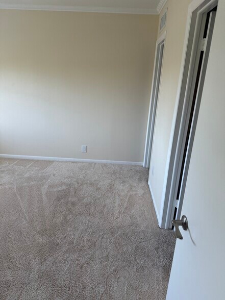 Master bedroom - 126 S Cypress Rd