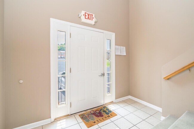 Building Photo - 1703 Maple View Way