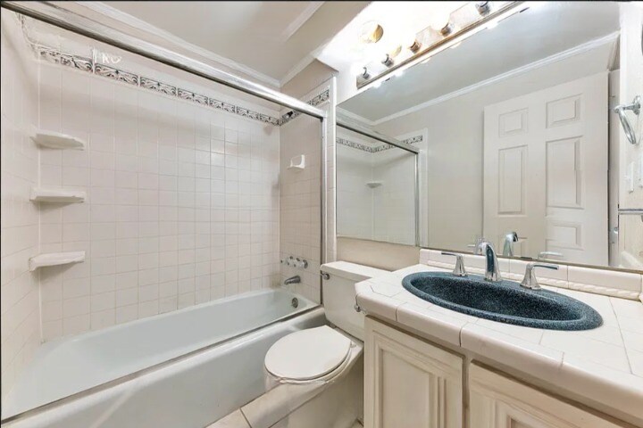 Bath 2 - 7007 W Copperhill Dr