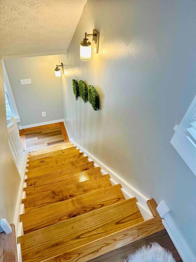 Building Photo - 6765 Riverview Dr