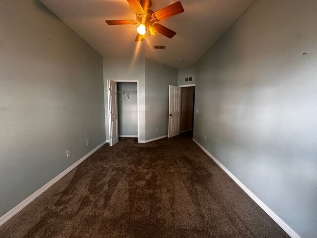 Building Photo - RIVER RUN COACH HOMES CONDO - 3BR/2BA - NE...