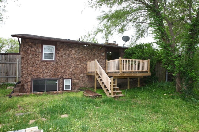 Building Photo - 437 Hillcrest Ct N