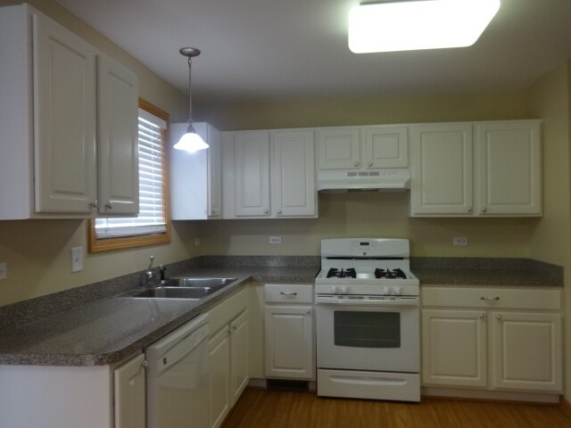 Building Photo - 5154 W Park Ln