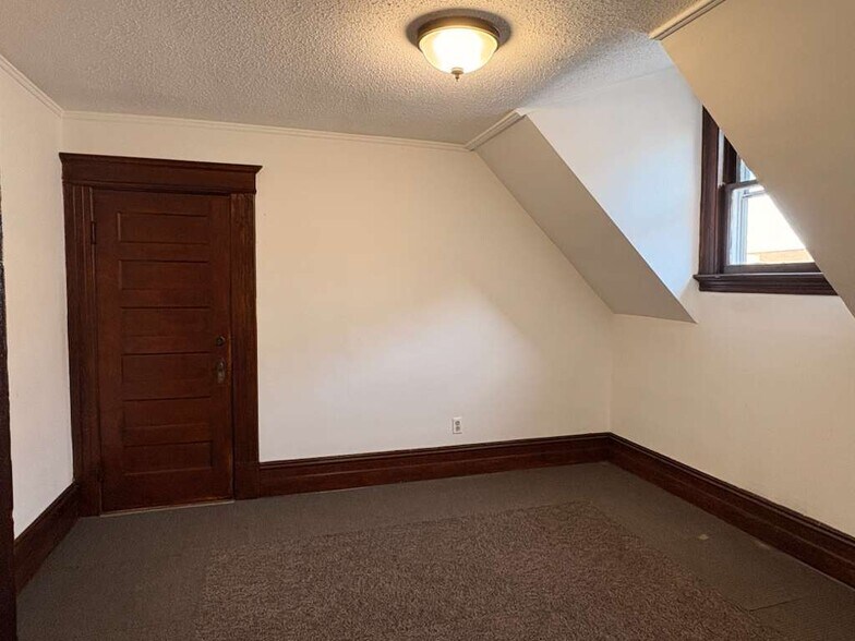 Building Photo - 331 Chestnut St