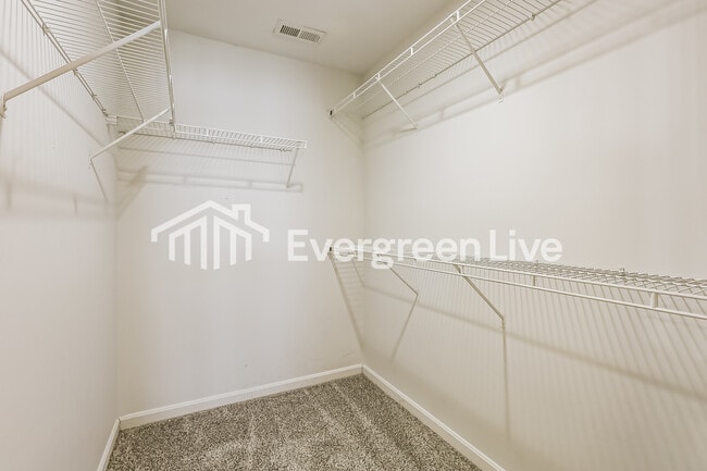 Building Photo - 2004 Lisa Walk Dr