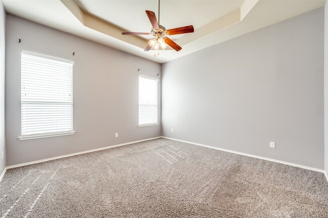 Building Photo - 2025 Lake Vista Dr