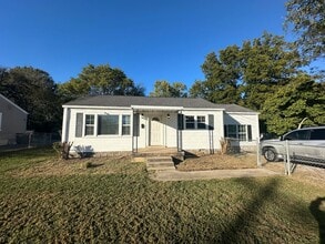 Building Photo - FOR LEASE - 3 bed, 2 bath, 1400 sqft single-family home