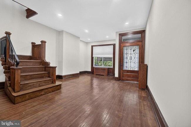 Building Photo - 5452 Catharine St