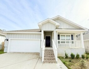 Building Photo - Spacious 4-Bedroom Home - Community Pool