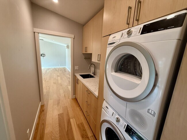 Building Photo - Beautiful Two Bedroom/Two Bathroom Home with Large Yard