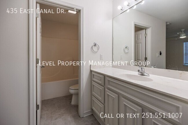 Building Photo - 435 E Canal Dr