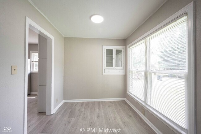 Building Photo - 4615 Caroline Ave