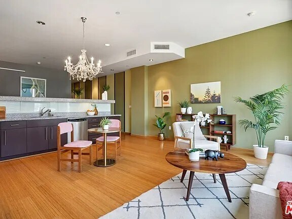 Building Photo - 1100 Wilshire Blvd