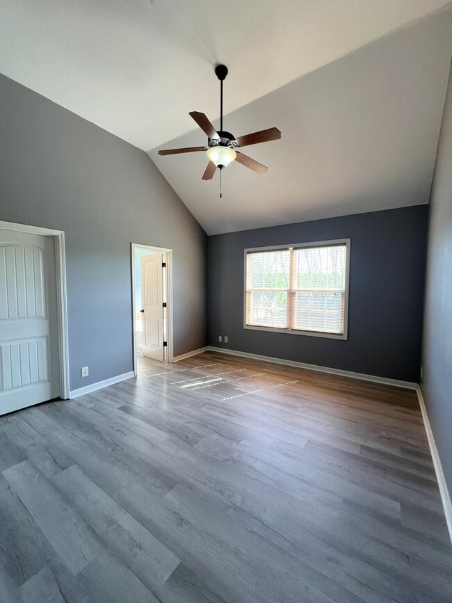 Building Photo - Gorgeous Single-Family--Fenced Backyard and Bonus Room!