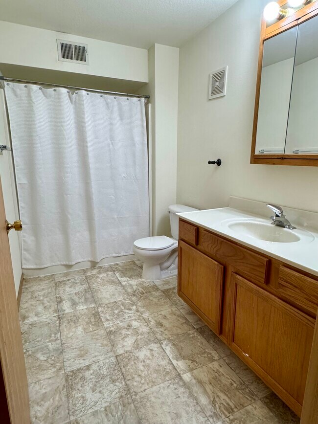 Building Photo - 4600 Grand Ave