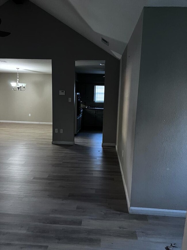 Building Photo - 205 Clover Ln