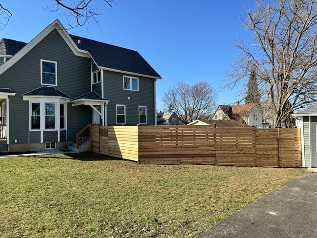 Building Photo - 473 E Elm St