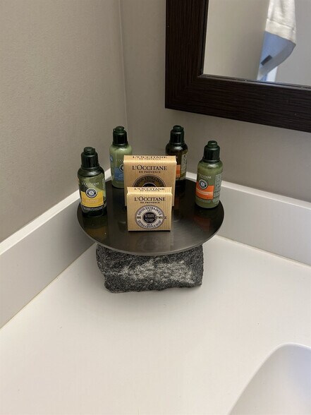 Building Photo - 350 East Ave