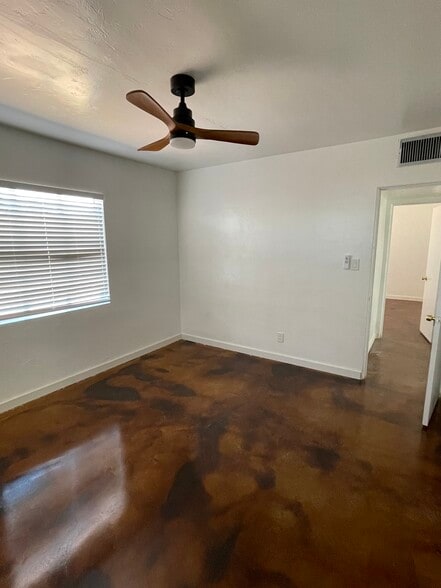 Building Photo - 1857 E Earll Dr