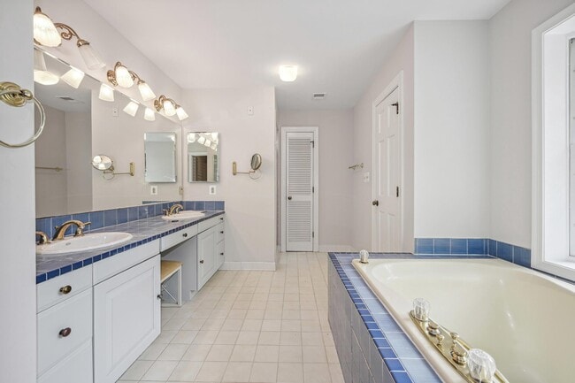 Building Photo - 3525 Williamsburg Ln NW