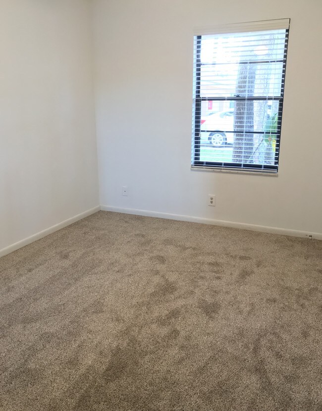 Building Photo - 1305 Periwinkle Pl