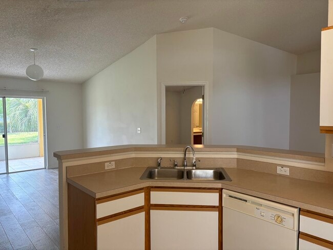 Building Photo - 1776 Vista Lake Cir