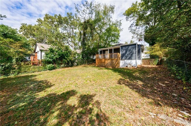 Building Photo - 554 Oak Dr